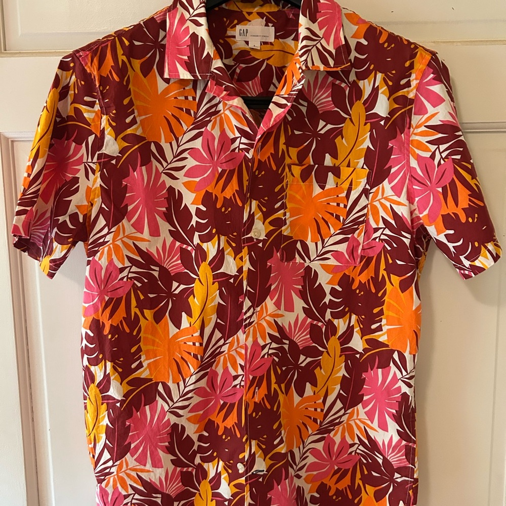GAP Casual Button Down Shirt Red Orange Tropical Print- standard fit stretch